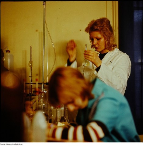 The pressure of the lab can sometimes tempt students and professors alike to resort to methods which are not entirely honest (Wikimedia Commons / Eugen Nosko, Deutsche Fotothek)